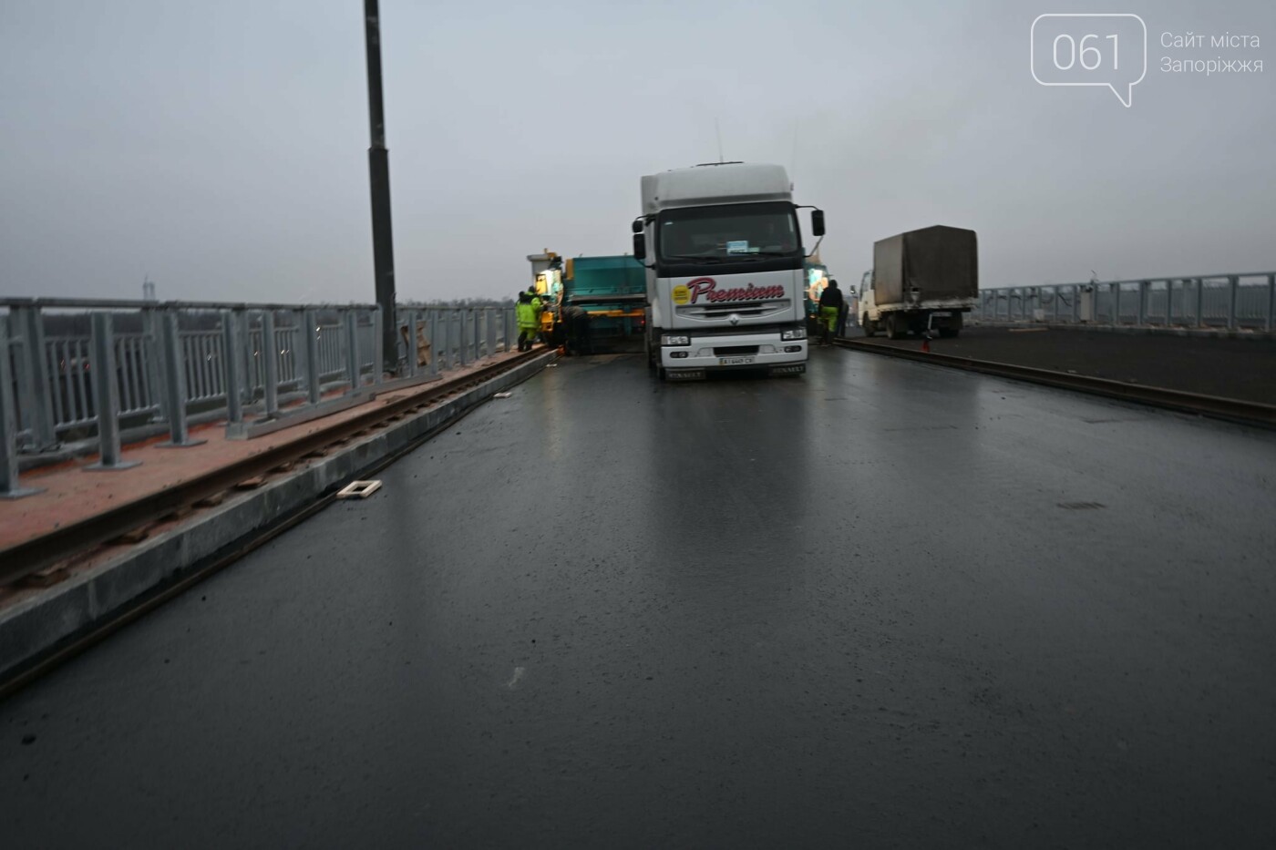 В Службе автодорог показали технологию укладки гусасфальта на строительстве мостов, - ФОТО, ВИДЕО, фото-3