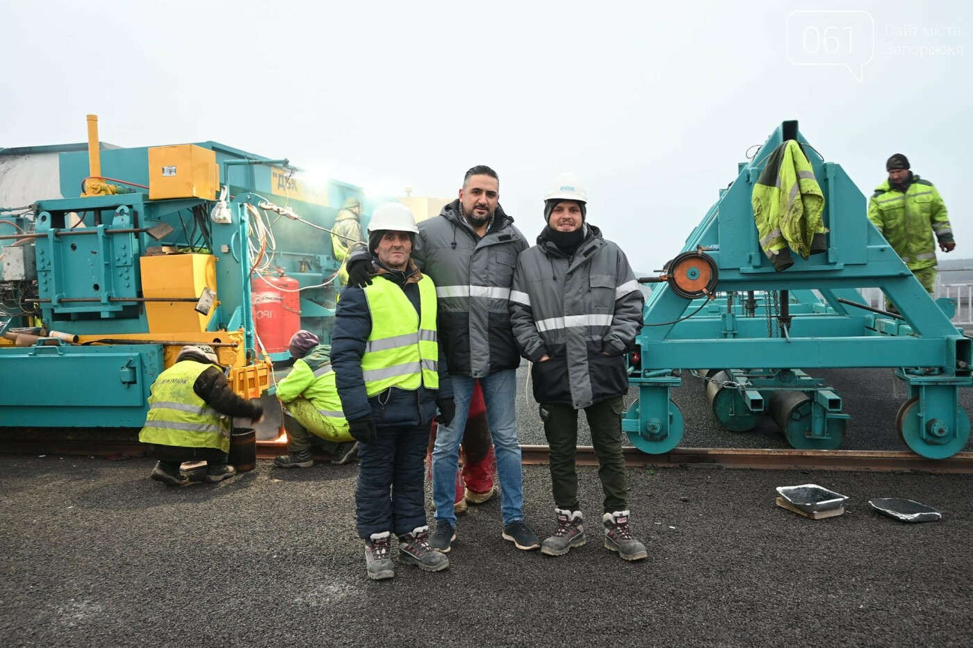 В Службе автодорог показали технологию укладки гусасфальта на строительстве мостов, - ФОТО, ВИДЕО, фото-4