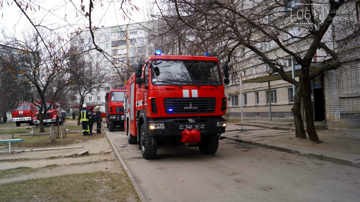 Пожар в запорожской девятиэтажке тушили 6 единиц техники и 22 спасателя, - ФОТО , фото-2