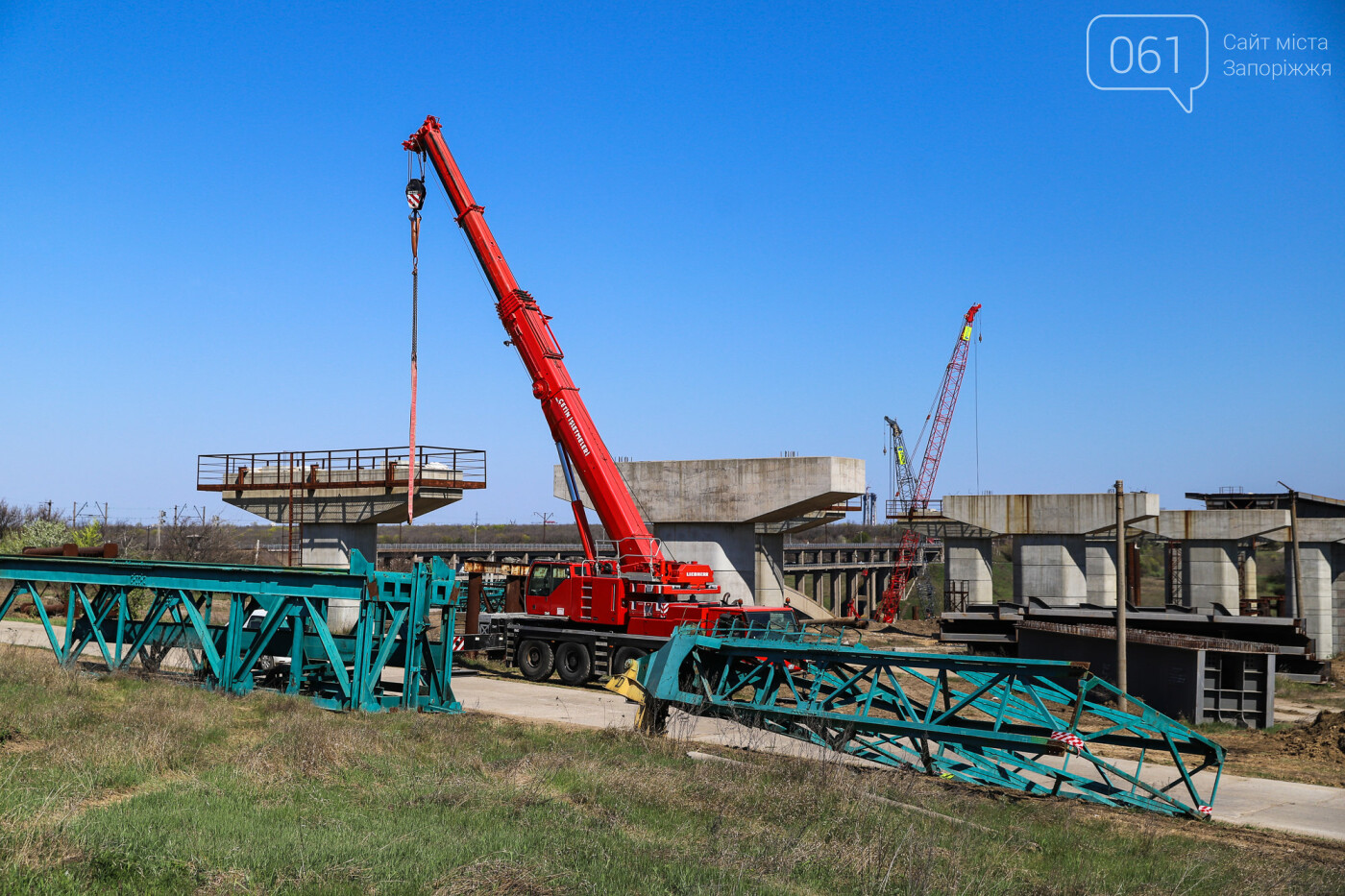 Строительство балочного моста в марте-апреле 2020