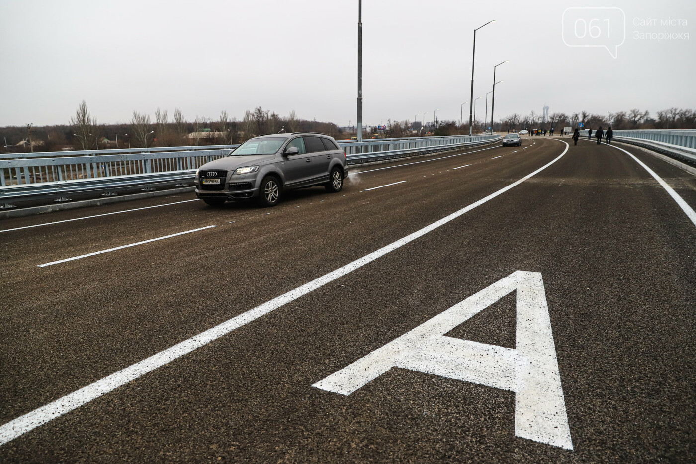 Зеленский рассказал, когда в Запорожье достроят мосты: визит президента в фотографиях и высказываниях , фото-35