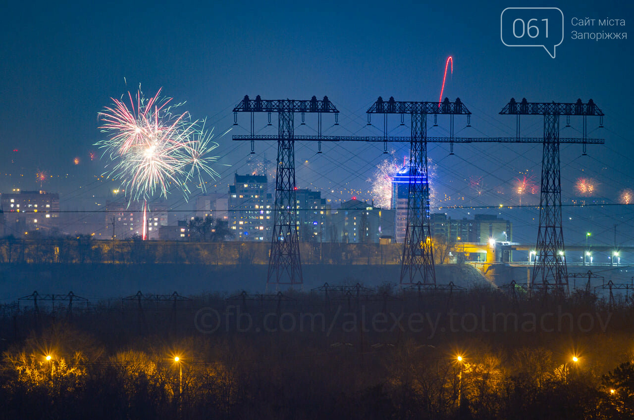 Запорожский фотограф снял праздничные фейерверки над городом в первые минуты 2021 года, - ФОТО , фото-5