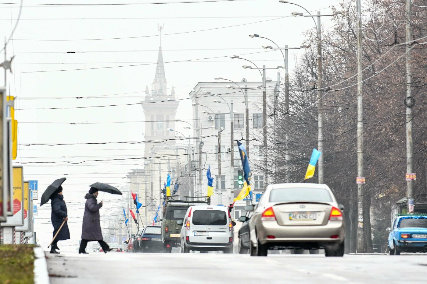 В Запорожье собирали подписи за возвращение звания Героя Украины Степану Бандере, - ФОТОРЕПОРТАЖ, фото-12