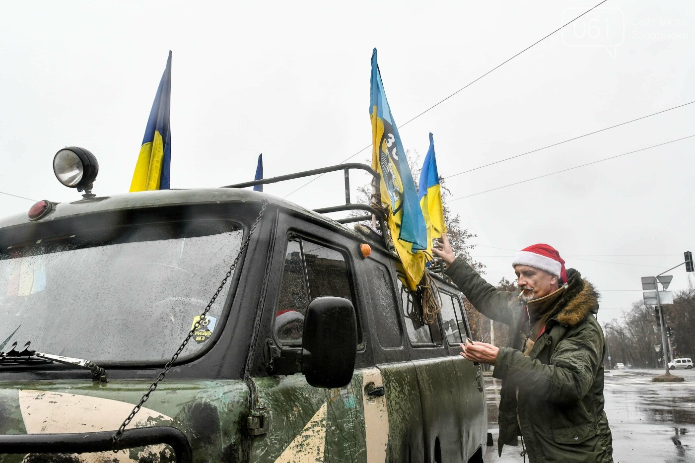 В Запорожье собирали подписи за возвращение звания Героя Украины Степану Бандере, - ФОТОРЕПОРТАЖ, фото-13