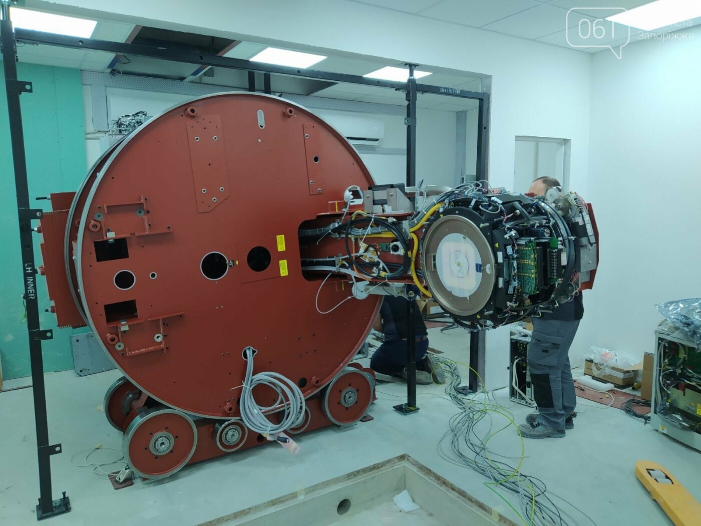 В специальном бункере запорожского онкоцентра завершили монтаж линейного ускорителя, - ФОТО , фото-1