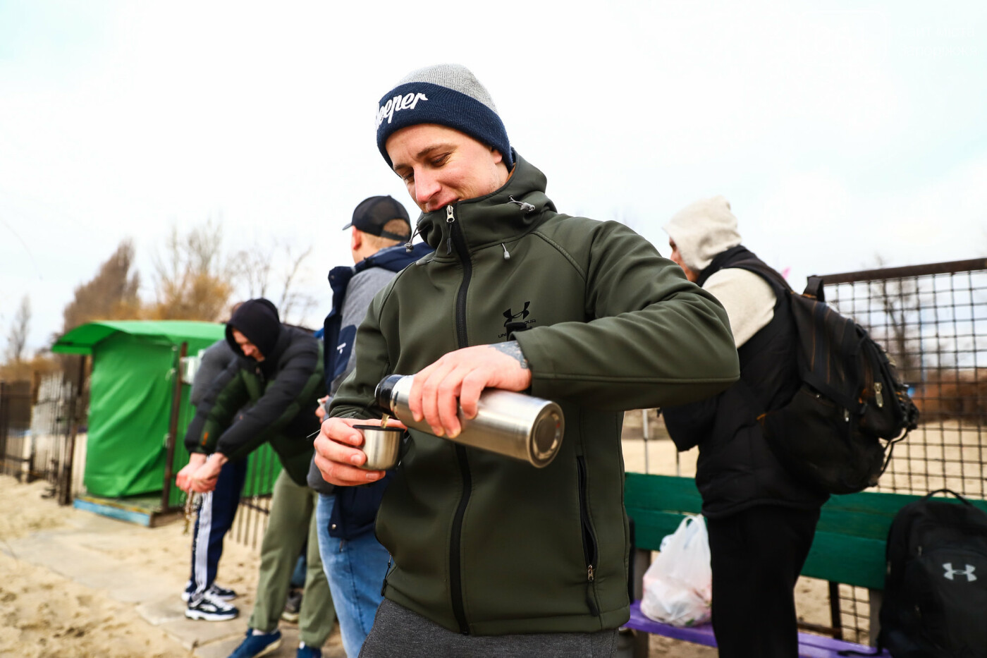 Запорожские "моржи" устроили первый в этом году заплыв на Центральном пляже, - ФОТОРЕПОРТАЖ , фото-28