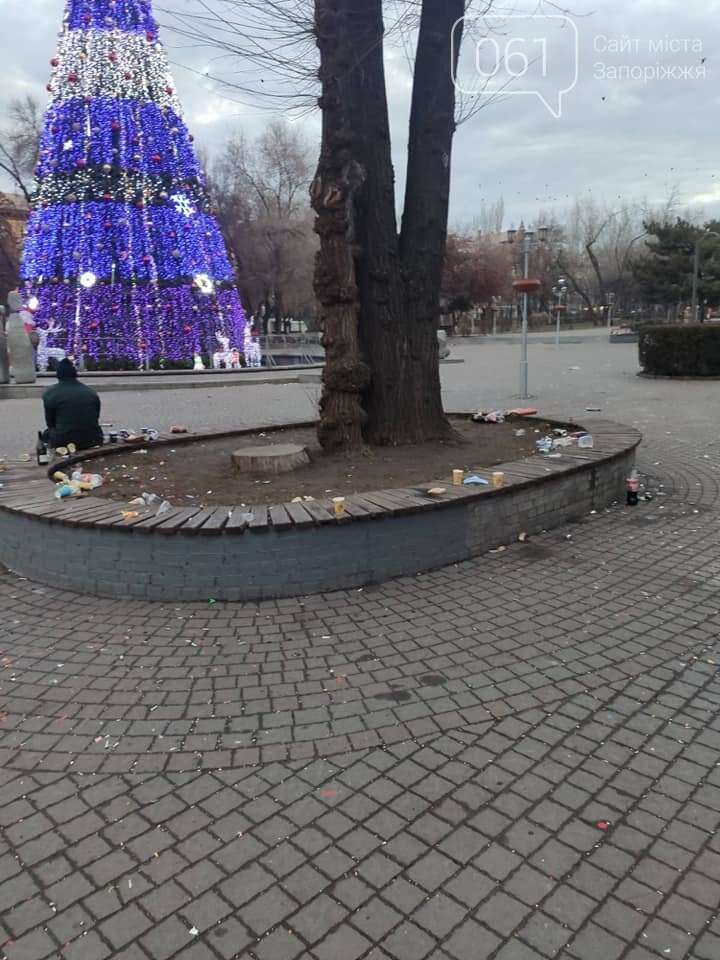 Коммунальщики вывезли более 24 тонн мусора с главных праздничных локаций в Запорожье , фото-2