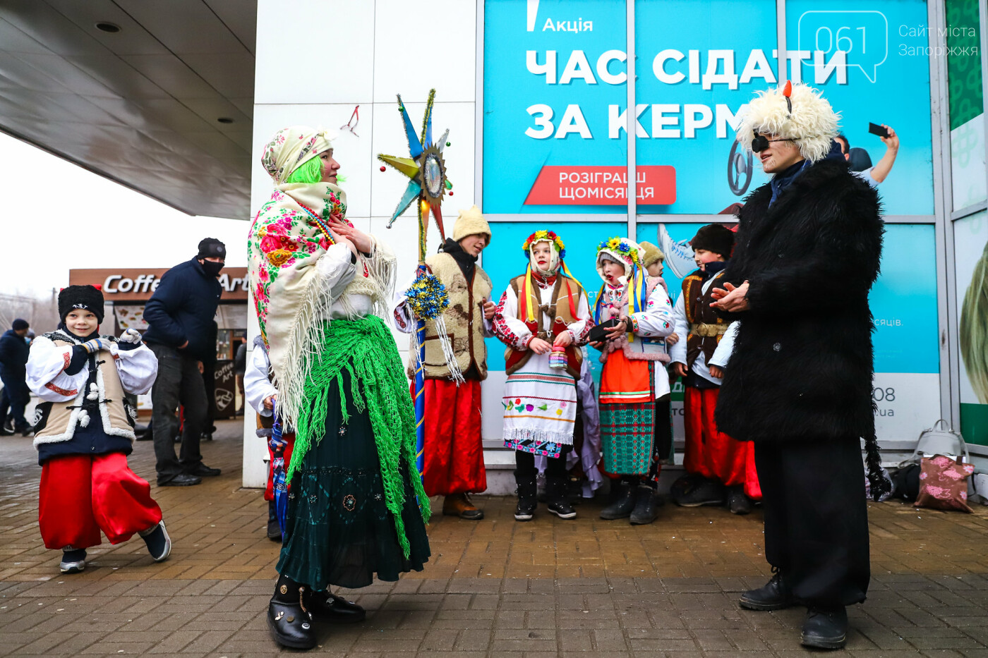 Нечистая сила против казаков: на улицах Запорожья показывали Рождественский вертеп, - ФОТО, ВИДЕО  , фото-9