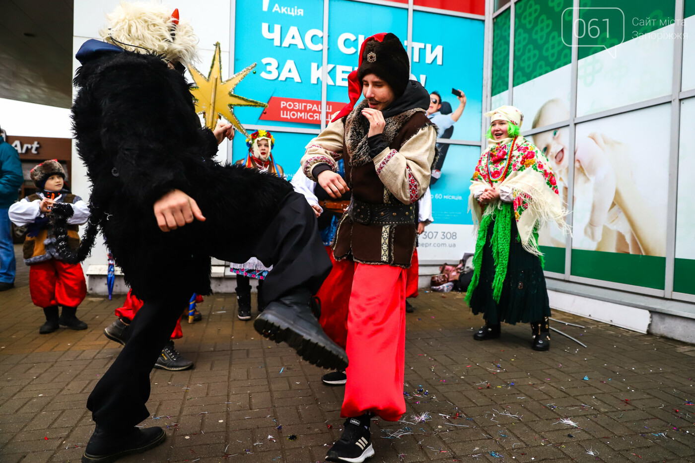 Нечистая сила против казаков: на улицах Запорожья показывали Рождественский вертеп, - ФОТО, ВИДЕО  , фото-19