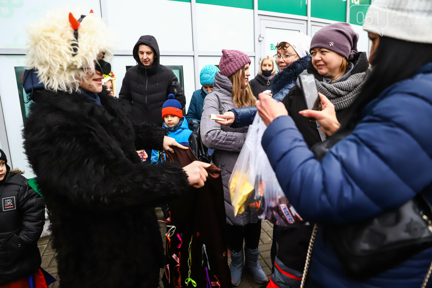 Нечистая сила против казаков: на улицах Запорожья показывали Рождественский вертеп, - ФОТО, ВИДЕО  , фото-28