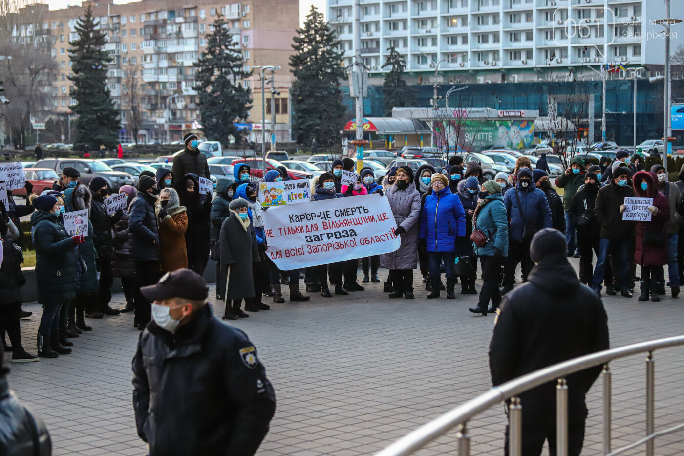 Около сотни противников строительства каолинового карьера приехали в Запорожье под стены ОГА, - ФОТОРЕПОРТАЖ, фото-4