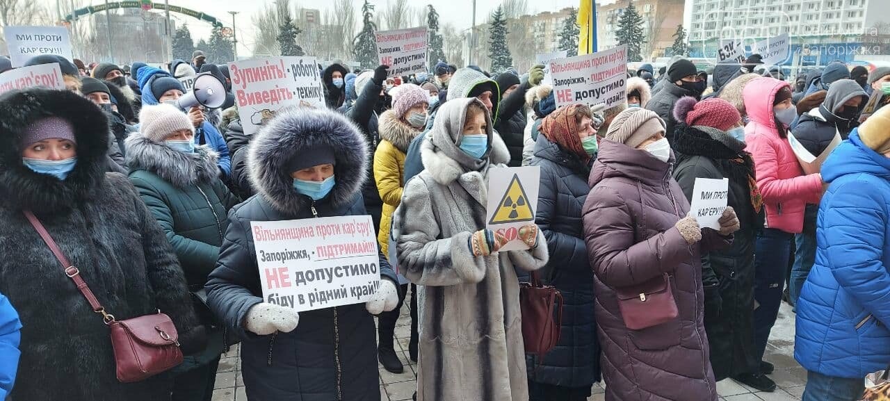 Несколько сотен жителей Вольнянского района пикетируют ОГА и требуют,  чтобы к ним вышел губернатор, - ФОТО , фото-3