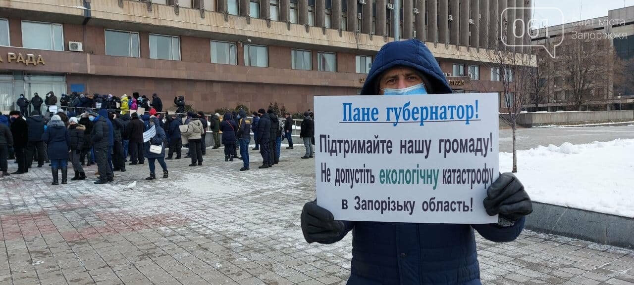 Несколько сотен жителей Вольнянского района пикетируют ОГА и требуют,  чтобы к ним вышел губернатор, - ФОТО , фото-4