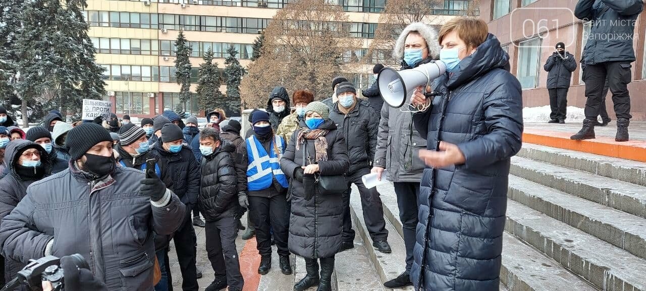 Несколько сотен жителей Вольнянского района пикетируют ОГА и требуют,  чтобы к ним вышел губернатор, - ФОТО , фото-5