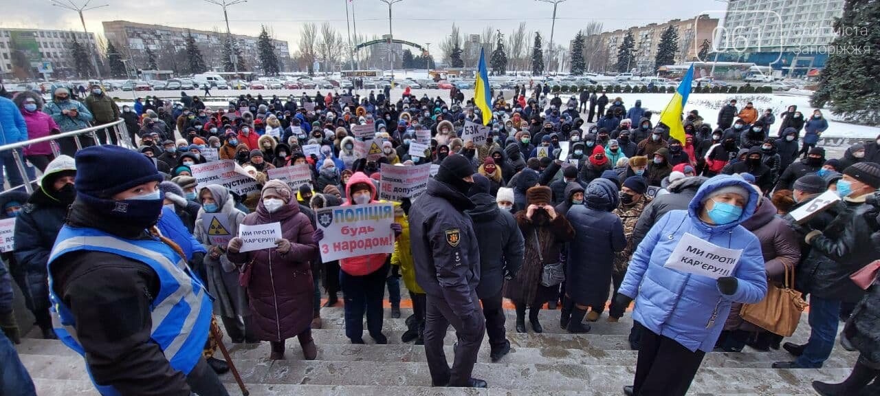 Несколько сотен жителей Вольнянского района пикетируют ОГА и требуют,  чтобы к ним вышел губернатор, - ФОТО , фото-9