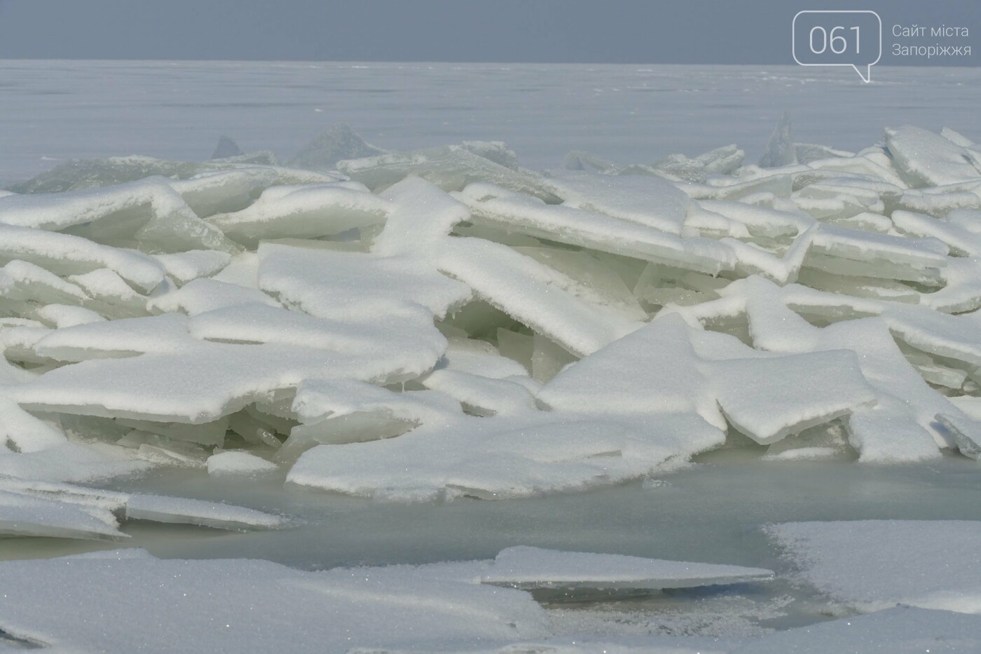 На берегу Каховского водохранилища образовались гигантские сосульки, - ФОТО , фото-8