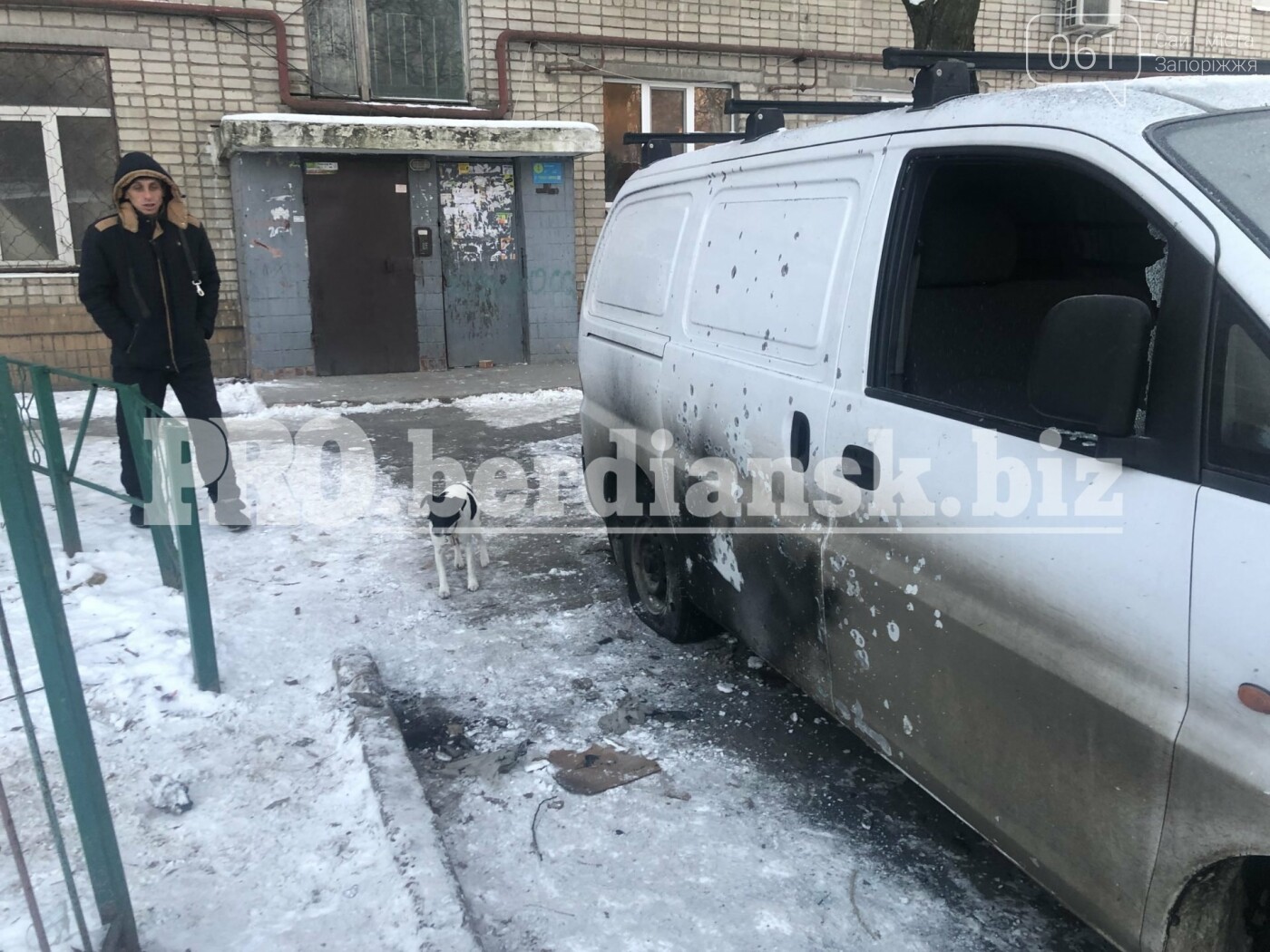 Во дворе общежития в Бердянске пытались взорвать автобус, - ФОТО, фото-2