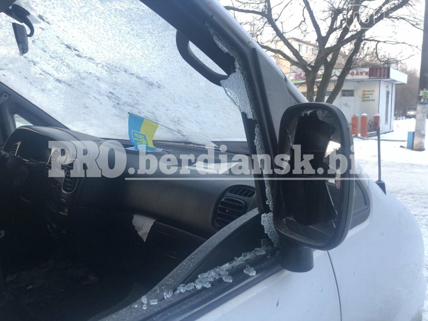 Во дворе общежития в Бердянске пытались взорвать автобус, - ФОТО, фото-4