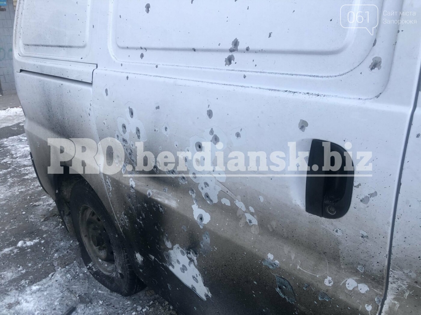 Во дворе общежития в Бердянске пытались взорвать автобус, - ФОТО, фото-3