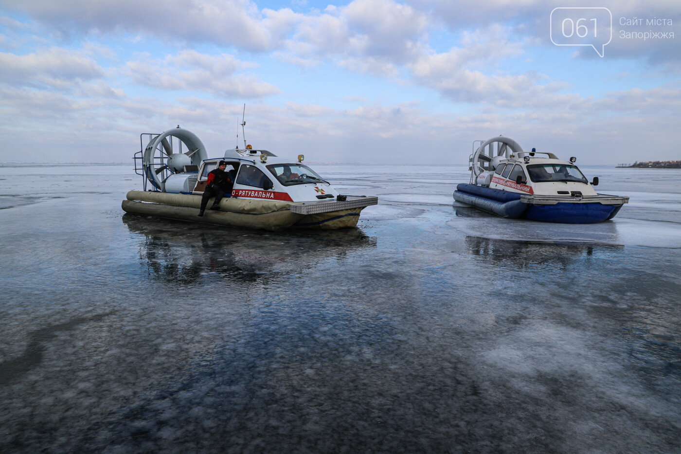 «Это азарт»: на льду Каховского водохранилища десятки рыбаков ждут клева, - ФОТОРЕПОРТАЖ , фото-19