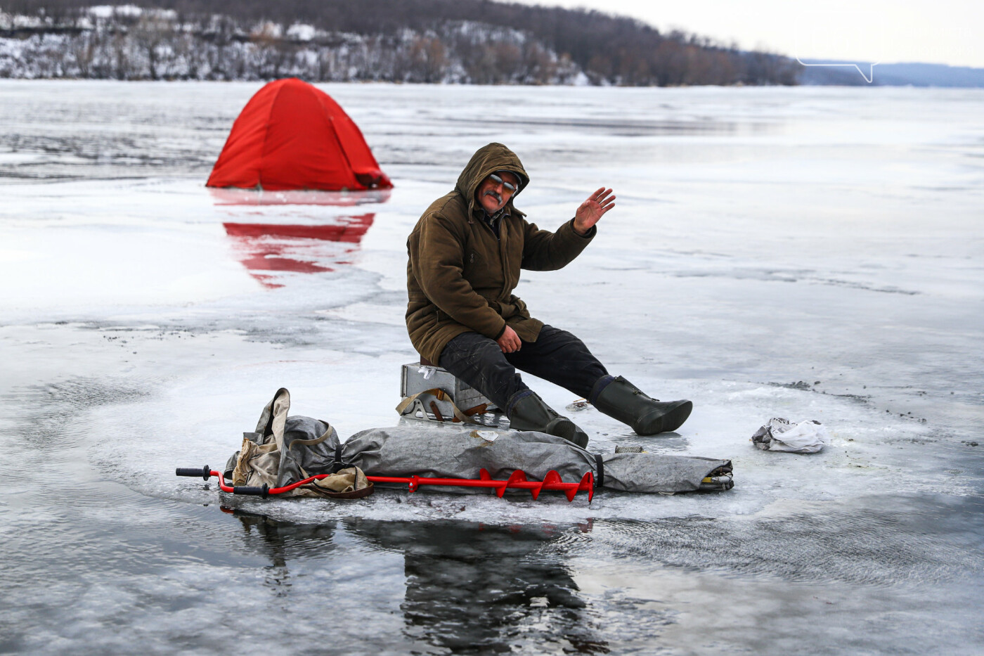 «Это азарт»: на льду Каховского водохранилища десятки рыбаков ждут клева, - ФОТОРЕПОРТАЖ , фото-55