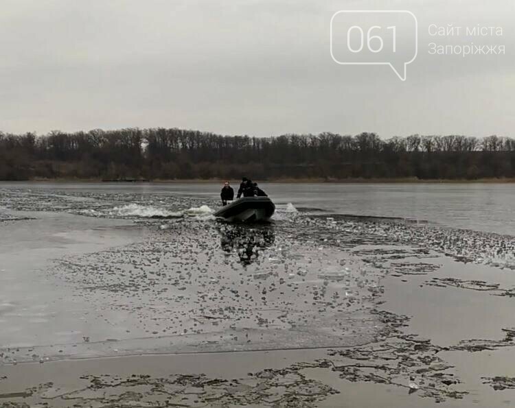 В Запорожье спасли рыбака, провалившегося под лед, фото-2