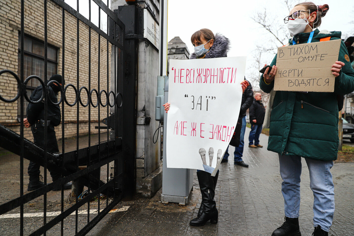 Запорожские журналисты пожаловались в полицию на очередной не допуск в мэрию, фото-5