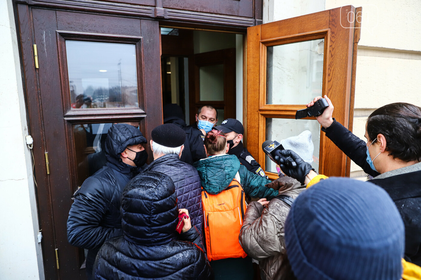 Запорожские журналисты пожаловались в полицию на очередной не допуск в мэрию, фото-14