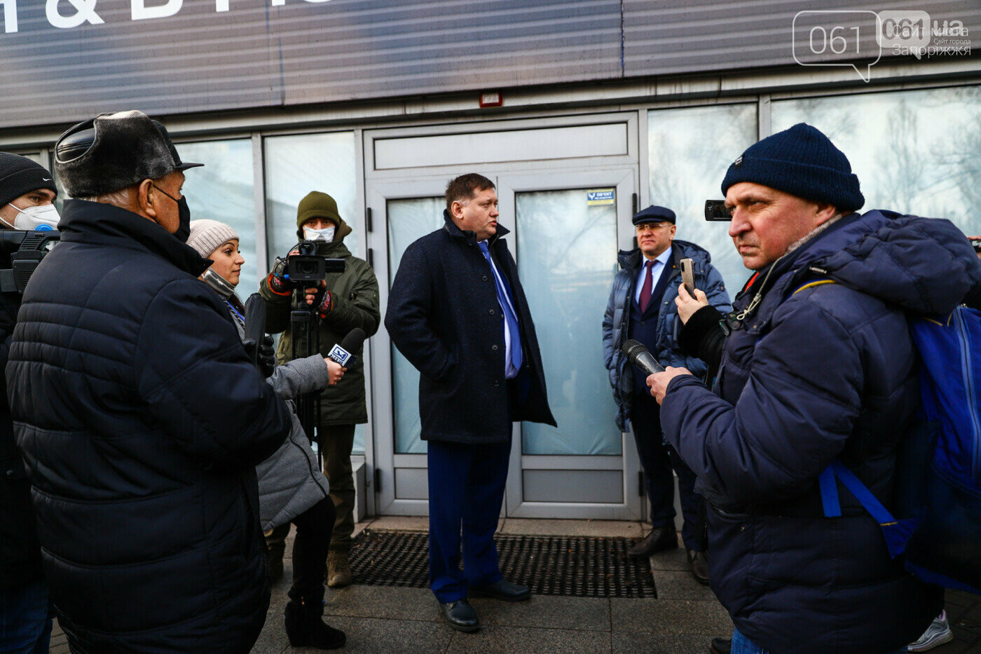 Рыбаки на замерзшем Днепре, "Захарий" в Запорожье, "каолиновая война" и скандал вокруг "Мотор Сичи": январь в фотографиях, фото-181