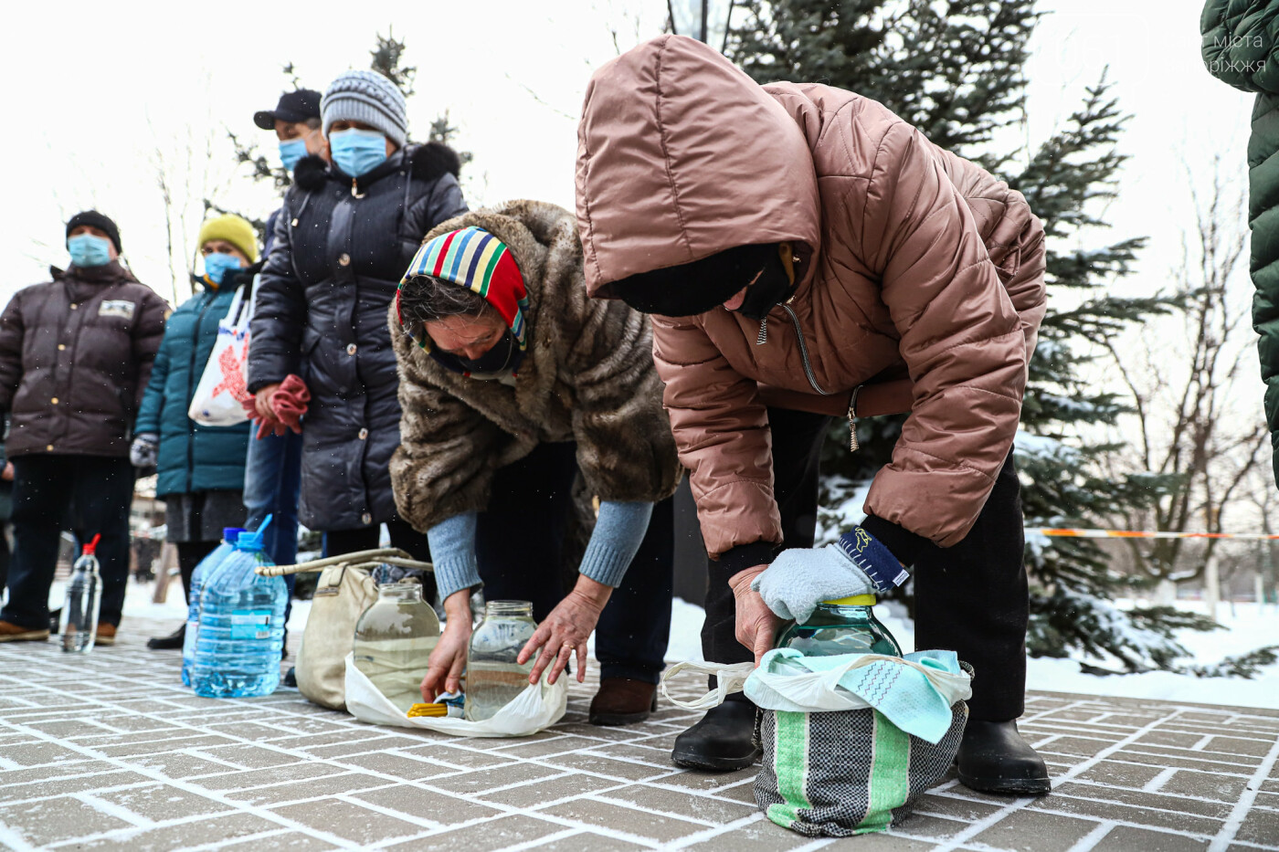 Рыбаки на замерзшем Днепре, "Захарий" в Запорожье, "каолиновая война" и скандал вокруг "Мотор Сичи": январь в фотографиях, фото-111