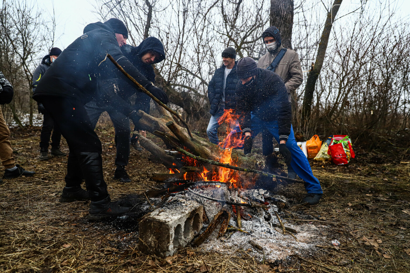 Рыбаки на замерзшем Днепре, "Захарий" в Запорожье, "каолиновая война" и скандал вокруг "Мотор Сичи": январь в фотографиях, фото-55