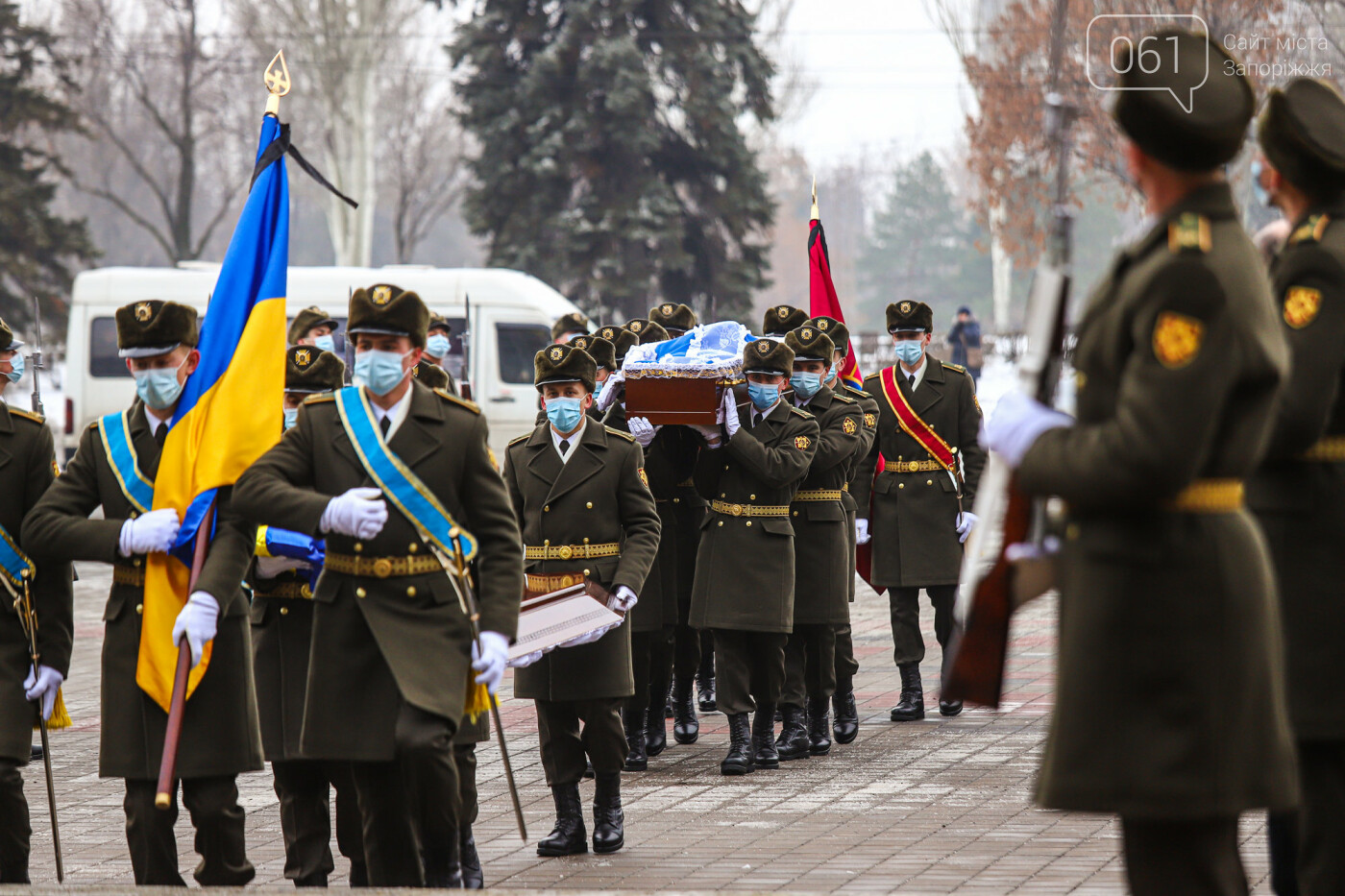 Рыбаки на замерзшем Днепре, "Захарий" в Запорожье, "каолиновая война" и скандал вокруг "Мотор Сичи": январь в фотографиях, фото-66