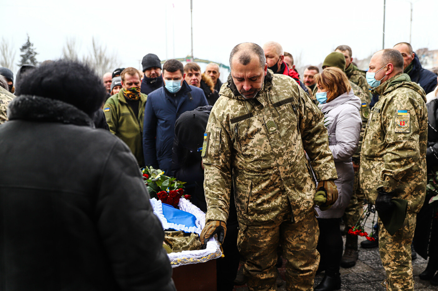 Рыбаки на замерзшем Днепре, "Захарий" в Запорожье, "каолиновая война" и скандал вокруг "Мотор Сичи": январь в фотографиях, фото-71