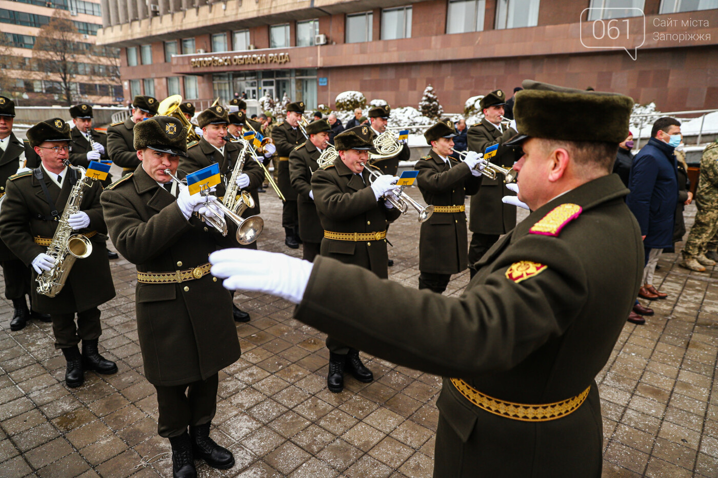 Рыбаки на замерзшем Днепре, "Захарий" в Запорожье, "каолиновая война" и скандал вокруг "Мотор Сичи": январь в фотографиях, фото-73