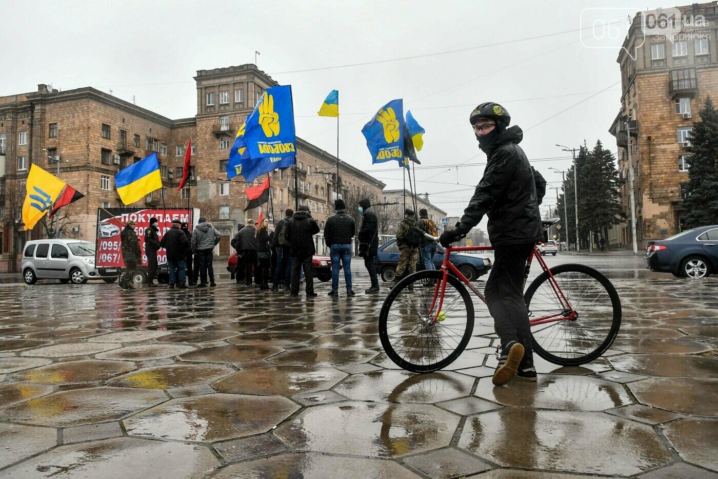 Рыбаки на замерзшем Днепре, "Захарий" в Запорожье, "каолиновая война" и скандал вокруг "Мотор Сичи": январь в фотографиях, фото-12