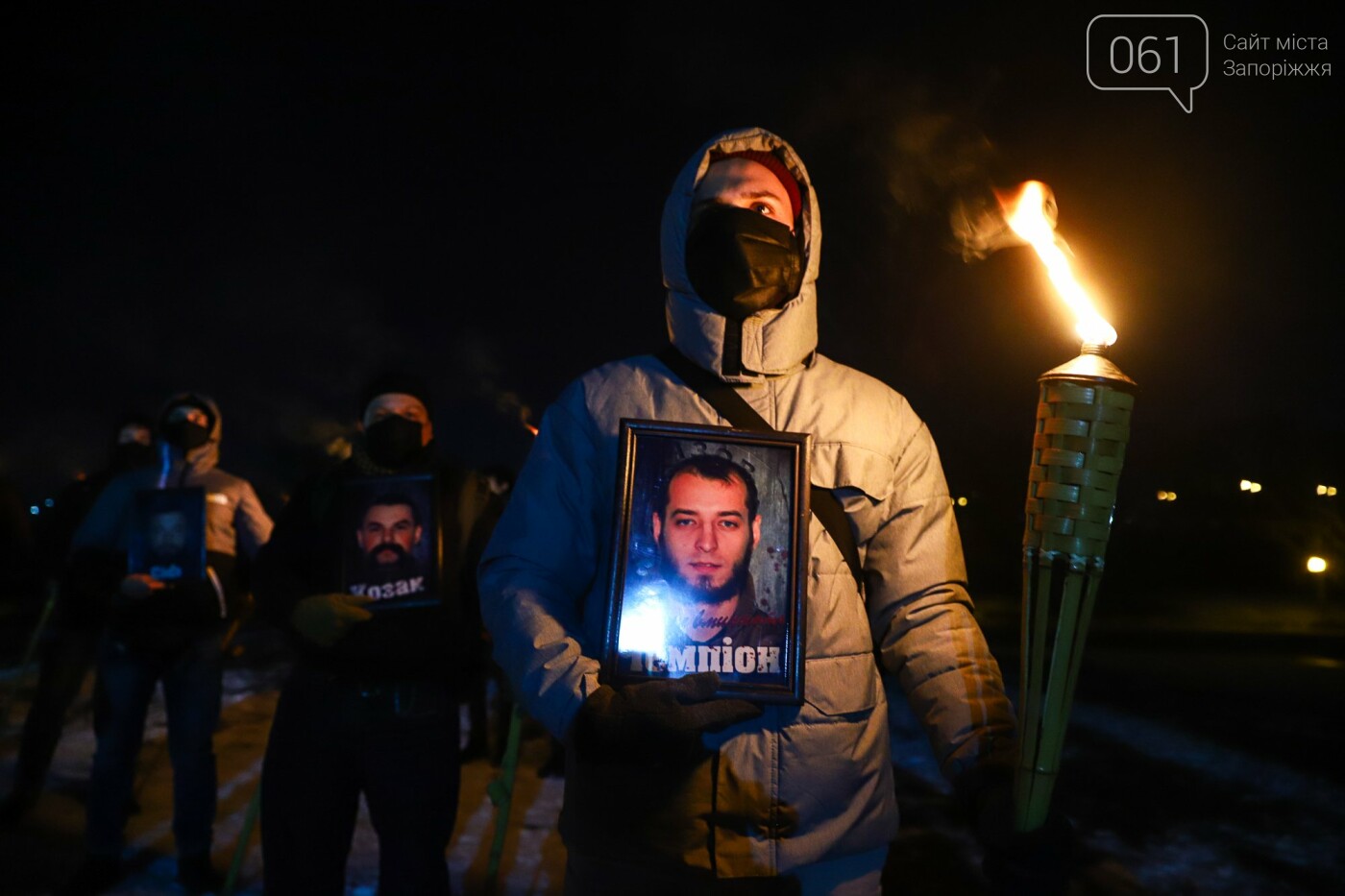 Бои за Широкино: в Запорожье зажгли факела в память о погибших бойцах, - ФОТОРЕПОРТАЖ , фото-12