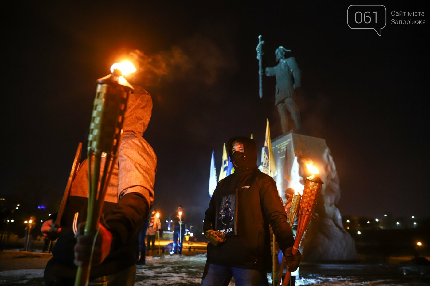 Бои за Широкино: в Запорожье зажгли факела в память о погибших бойцах, - ФОТОРЕПОРТАЖ , фото-13