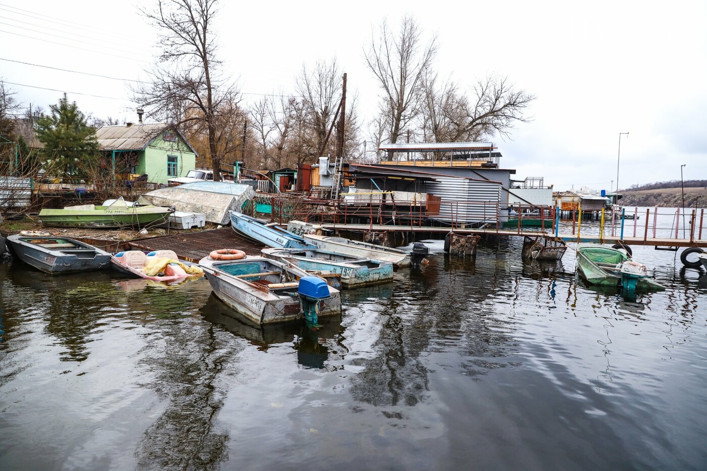 Лодки, рыбаки и толстолобик на гриле: фоторепортаж о тихой жизни запорожского причала , фото-32