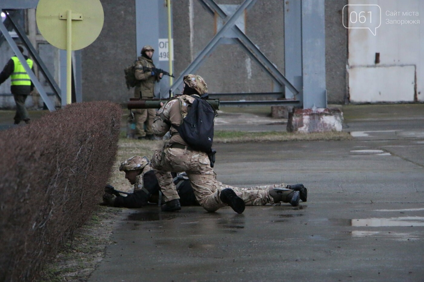 На территории ЗАЭС прошли учения нацгвардейцев с использованием лазерной системы имитации поражения, - ФОТО, фото-6