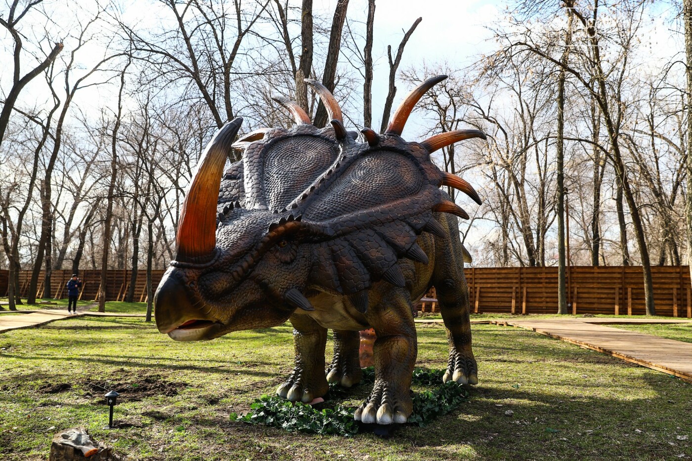 парк сказка динозавры в крылатском