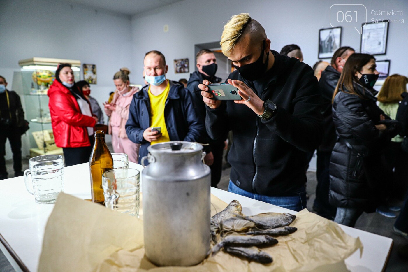 Уникальная пивная этикетка завода Янцена и портреты владельцев пивоварен - в Запорожском музее открылась новая выставка, - ФОТОРЕПОРТАЖ , фото-27