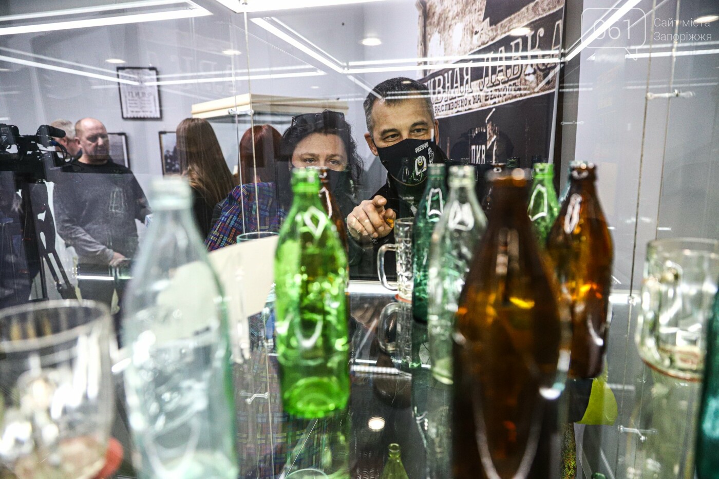 Уникальная пивная этикетка завода Янцена и портреты владельцев пивоварен - в Запорожском музее открылась новая выставка, - ФОТОРЕПОРТАЖ , фото-34