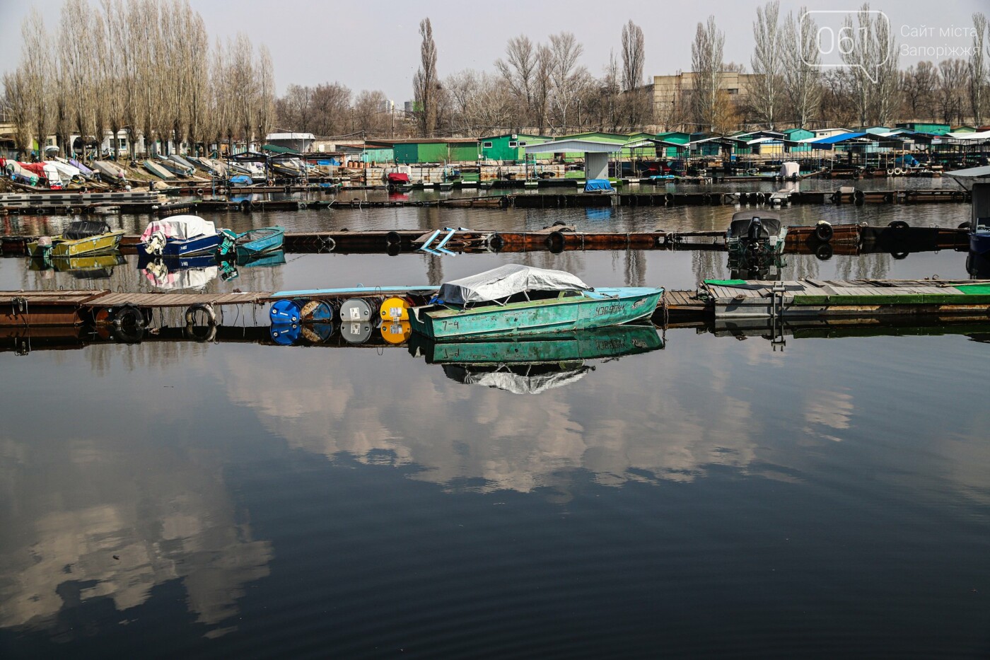 Как в запорожском яхт-клубе готовят судна к спуску на воду, - ФОТОРЕПОРТАЖ , фото-42