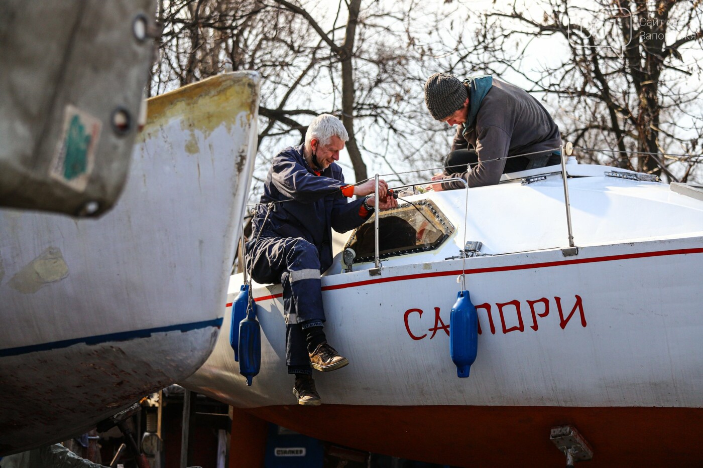 Как в запорожском яхт-клубе готовят судна к спуску на воду, - ФОТОРЕПОРТАЖ , фото-27