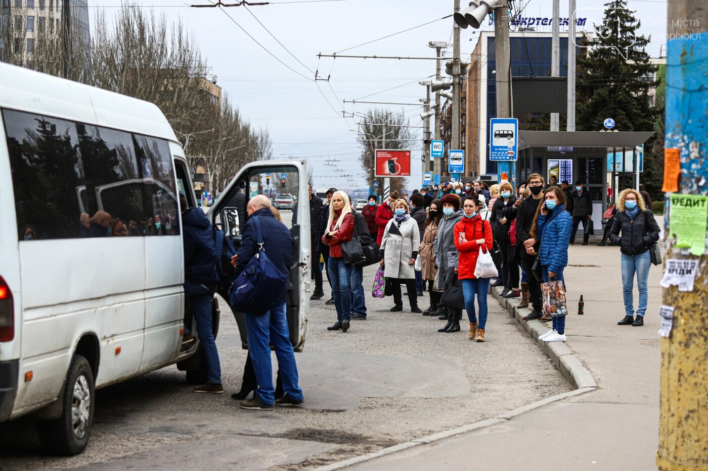 Какие автобусы останавливаются на остановке поликлиника