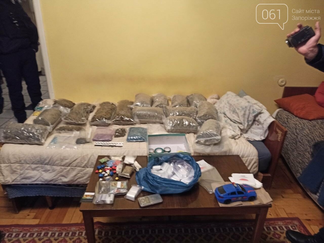 В Запорожье под суд отправят мужчину, который получал на почте консервные банки с наркотиками, фото-6