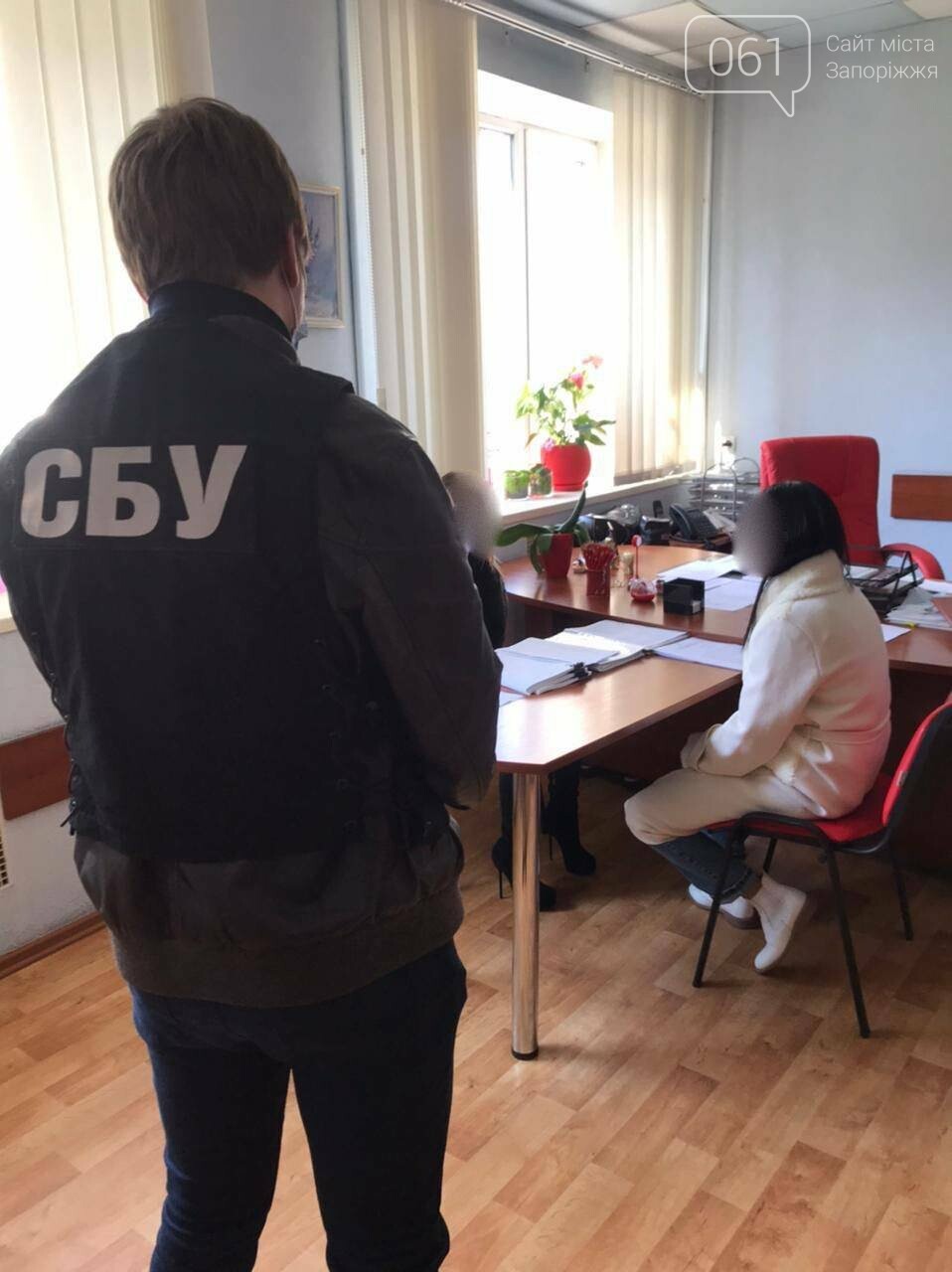 В Запорожье чиновницу из земресурсов горсовета поймали на махинациях с коммунальной землей, фото-1