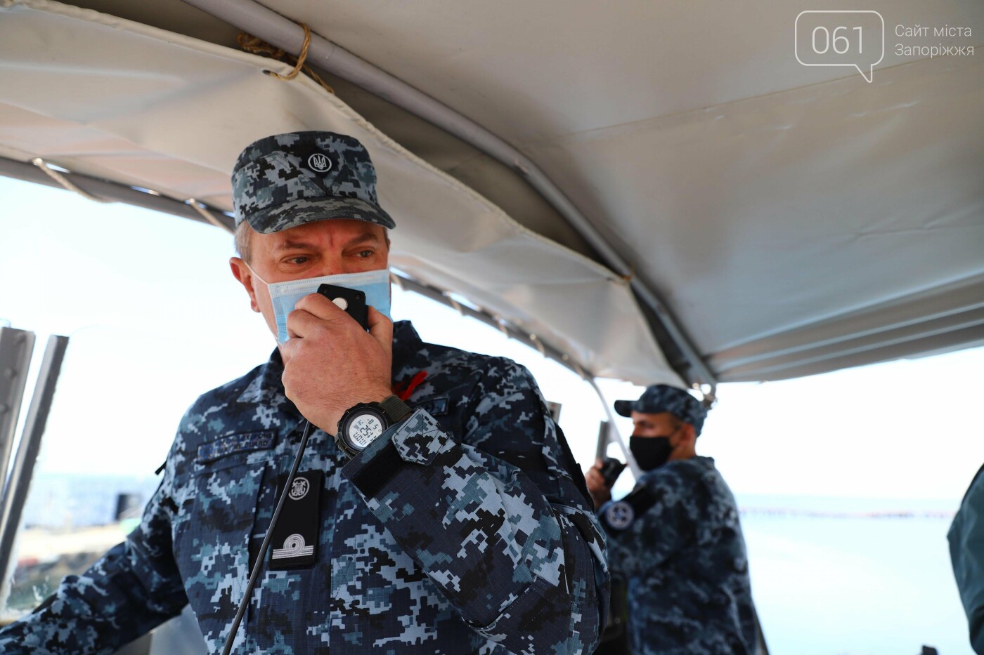 В Бердянском заливе на месте гибели морского десанта военные спустили на воду венок, - ФОТО, фото-13