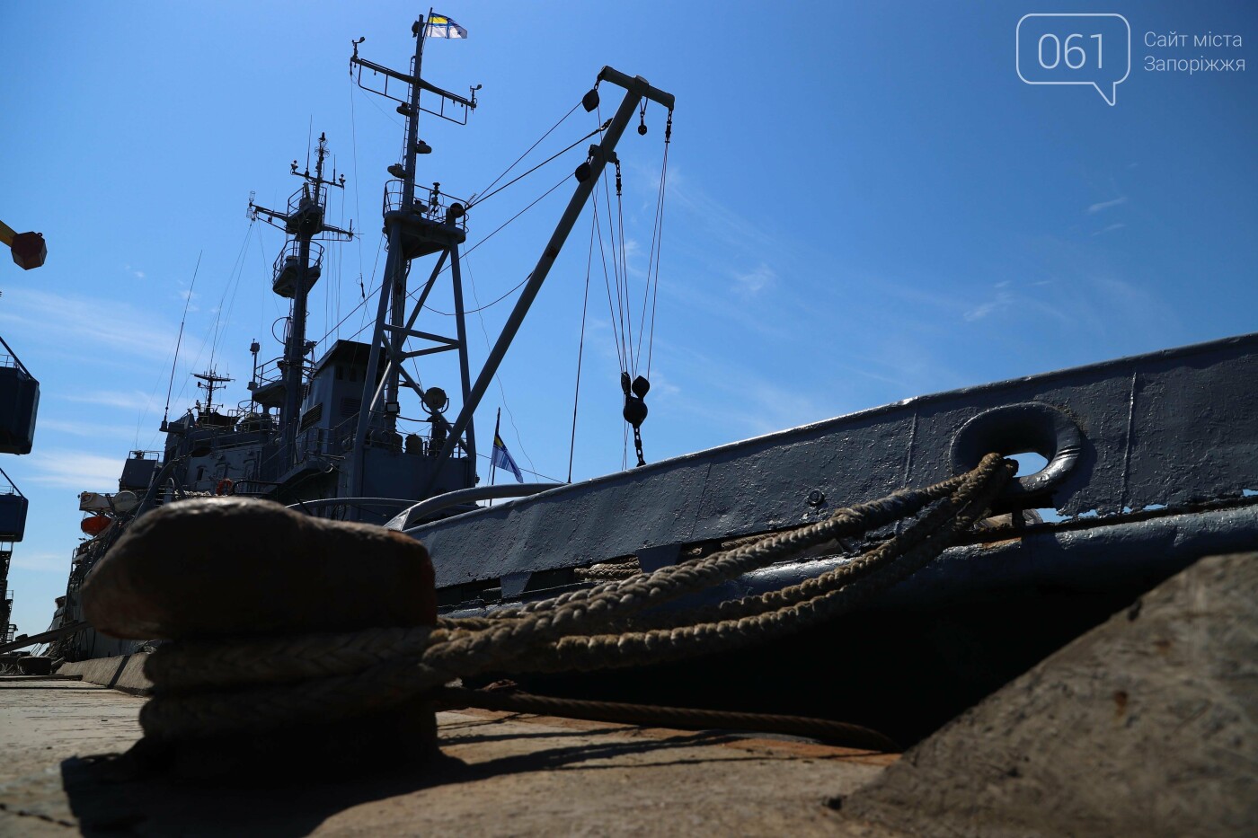 В Бердянском заливе на месте гибели морского десанта военные спустили на воду венок, - ФОТО, фото-30