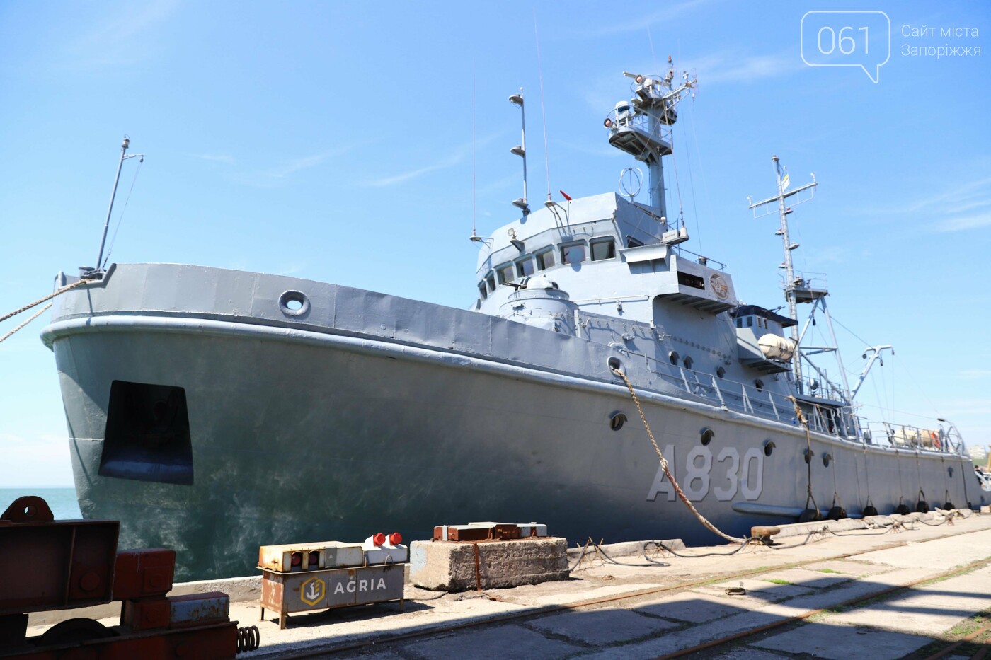 В Бердянском заливе на месте гибели морского десанта военные спустили на воду венок, - ФОТО, фото-22